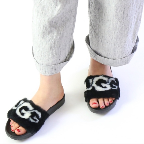 UGG Shoes - ✨New✨ UGG Royale Graphic Slide Sandal